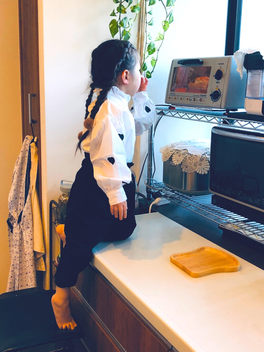 「モノトーンコーデ、110cm、6歳、シンプル、女の子」｜「Laulaのアイテム（パンツ、ブラック系）」を使った、inmine8さん（キッズ・110cm）の冬コーディネートの1枚目の写真