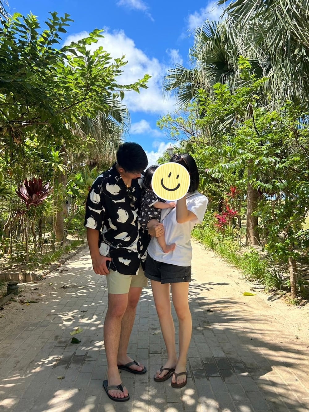 「alohablossom、RAINBOW SANDALS、沖縄旅行」｜「RAINBOW SANDALSのRainbow Sandals/レインボーサンダル MENSプレミアムシングル　メンズ　サンダル　ビーチサンダル　シングル（サンダル、ブラック系）」を使った、こーへーさん（メンズ・173cm）の夏コーディネートの1枚目の写真