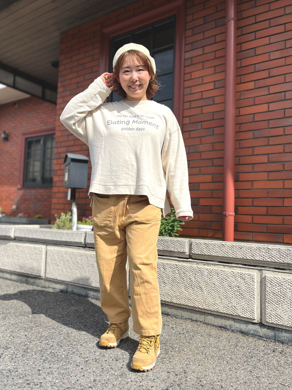 「最近のいい感じコーデ、古着MIX、おでかけコーデ、パンツコーデ、ラフコーデ、ラクチンコーデ、春カラー、オトナカジュアル、大人かわいい、淡色女子、おしゃれさんと繋がりたい、低身長レディースファッション、低身長女子、ヘルシーコーデ、フェミニンコーデ」｜「Direction to get moshのアイテム（ハンチング/ベレー帽、ベージュ系）」を使った、moeさん（骨格ナチュラル・レディース・151cm）の春コーディネートの1枚目の写真