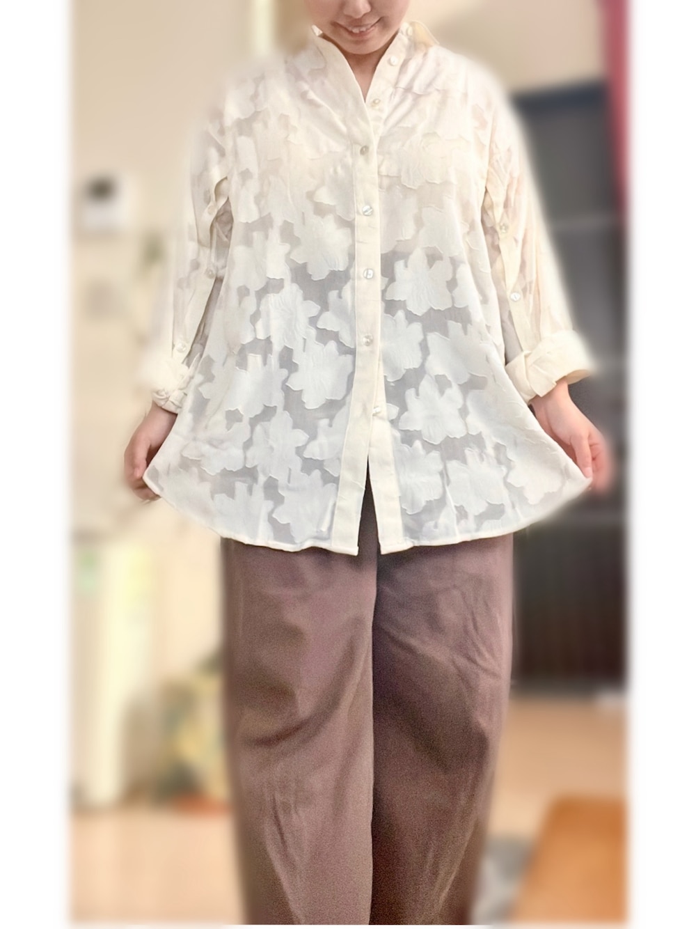 「Samansa Mos2のベルト付センタープレスパンツ（その他パンツ、ブラウン系）」を使った、moeさん（骨格ナチュラル・レディース・151cm）の春コーディネートの1枚目の写真