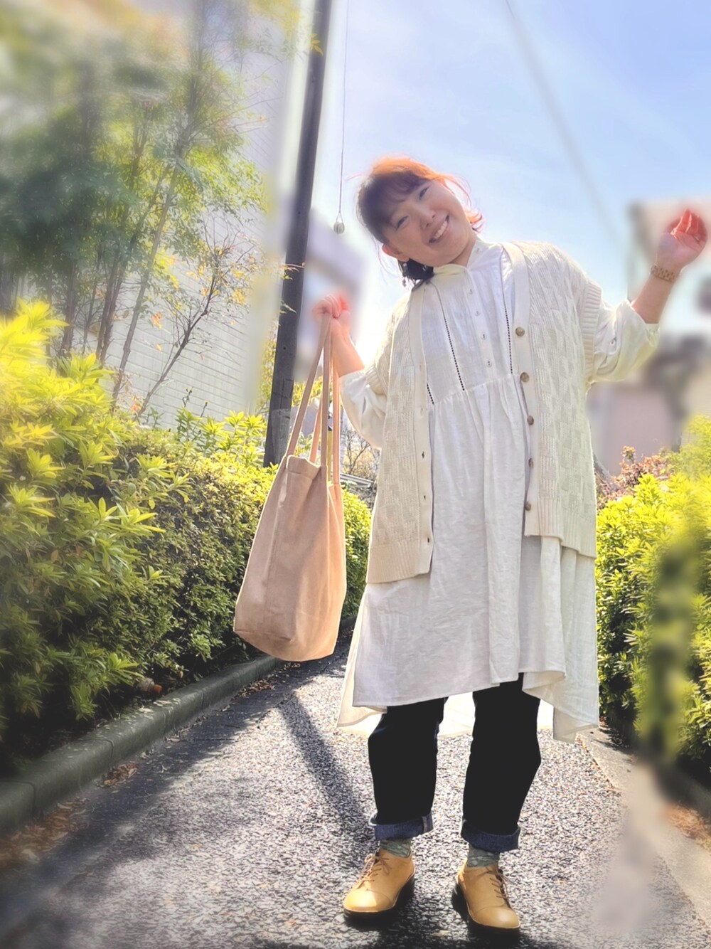 「春めき満開コーデ、春、ラクチンコーデ、ゆるコーデ、着回しコーデ、おしゃれさんと繋がりたい、古着、大人かわいい、重ね着、重ね着ベストシーズン、低身長、着痩せ・細見え」｜「神戸旅靴屋のアイテム（その他シューズ、イエロー系）」を使った、moeさん（骨格ナチュラル・レディース・151cm）の春コーディネートの1枚目の写真