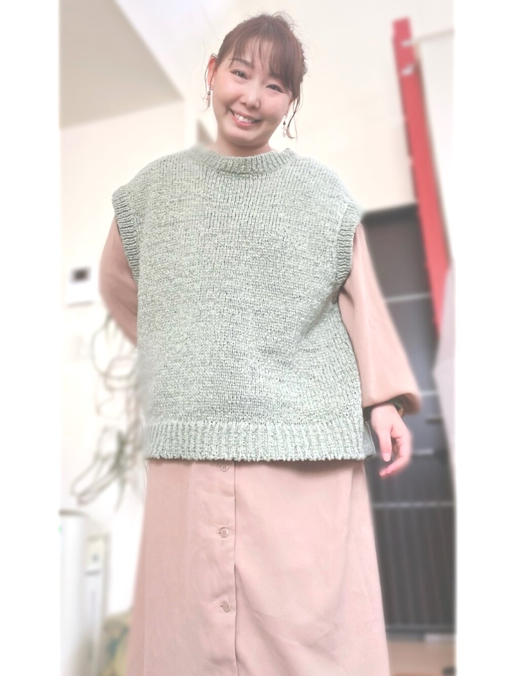 「春めき満開コーデ、春色、オトナ女子、ラクチンコーデ、ゆるコーデ、シンプルスタイル、デイリーカジュアル、おしゃれさんと繋がりたい、ベージュ、オトナカワイイ、カラーコーデ、低身長、低身長コーデ、150cm台コーデ、古着MIX」｜「GLOBAL WORKのVネックコートワンピース/766238（ワンピース、ベージュ系）」を使った、moeさん（骨格ナチュラル・レディース・151cm）の春コーディネートの1枚目の写真
