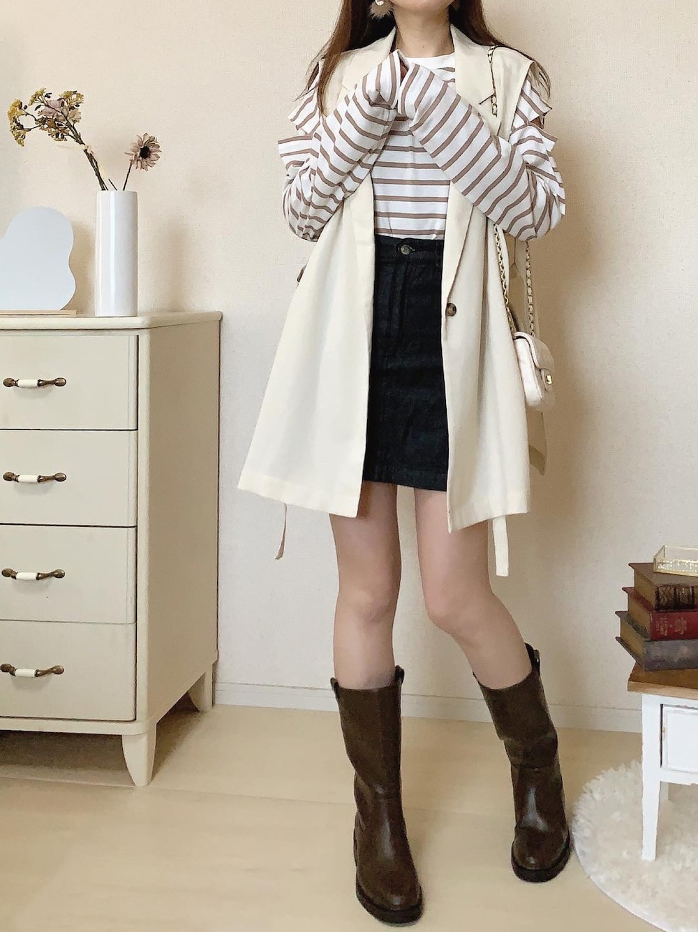 「春コーデ、春先取り、着回しコーデ、ミニスカート、淡色コーデ、淡色女子、淡色カジュアル、ママコーデ、プチプラ、プチプラコーデ、低身長、低身長コーデ」｜「ADOLESCENCE のベーシック台形スカート【ZOZOTOWN限定アイテム】（スカート、ブラック系）」を使った、さにぃ。さん（レディース・153cm）の春コーディネートの1枚目の写真