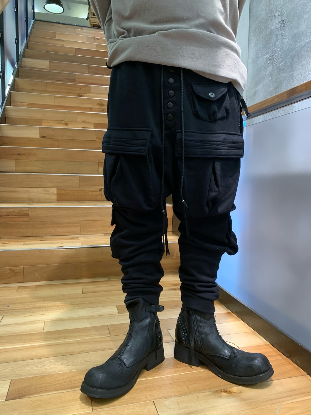 KMRii ケムリ　サルエル　スウェット　パンツ KMRii（ケムリ）の「KMRii/ケムリ/MULTIPUL CARGO SWEAT PANTS