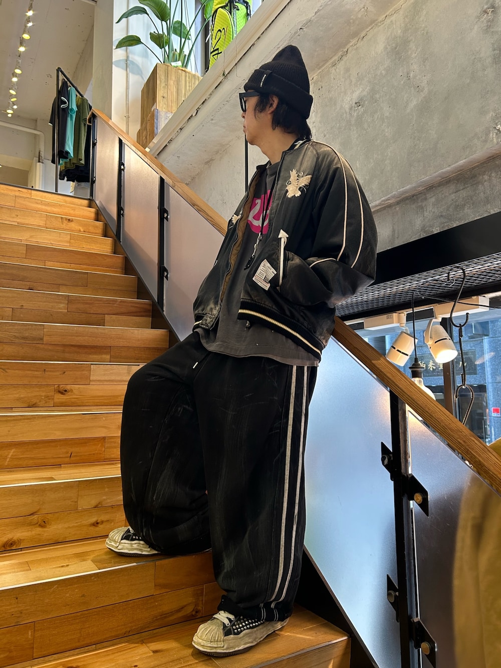 Maison MIHARA YASUHIROのスカジャンを使った人気ファッション