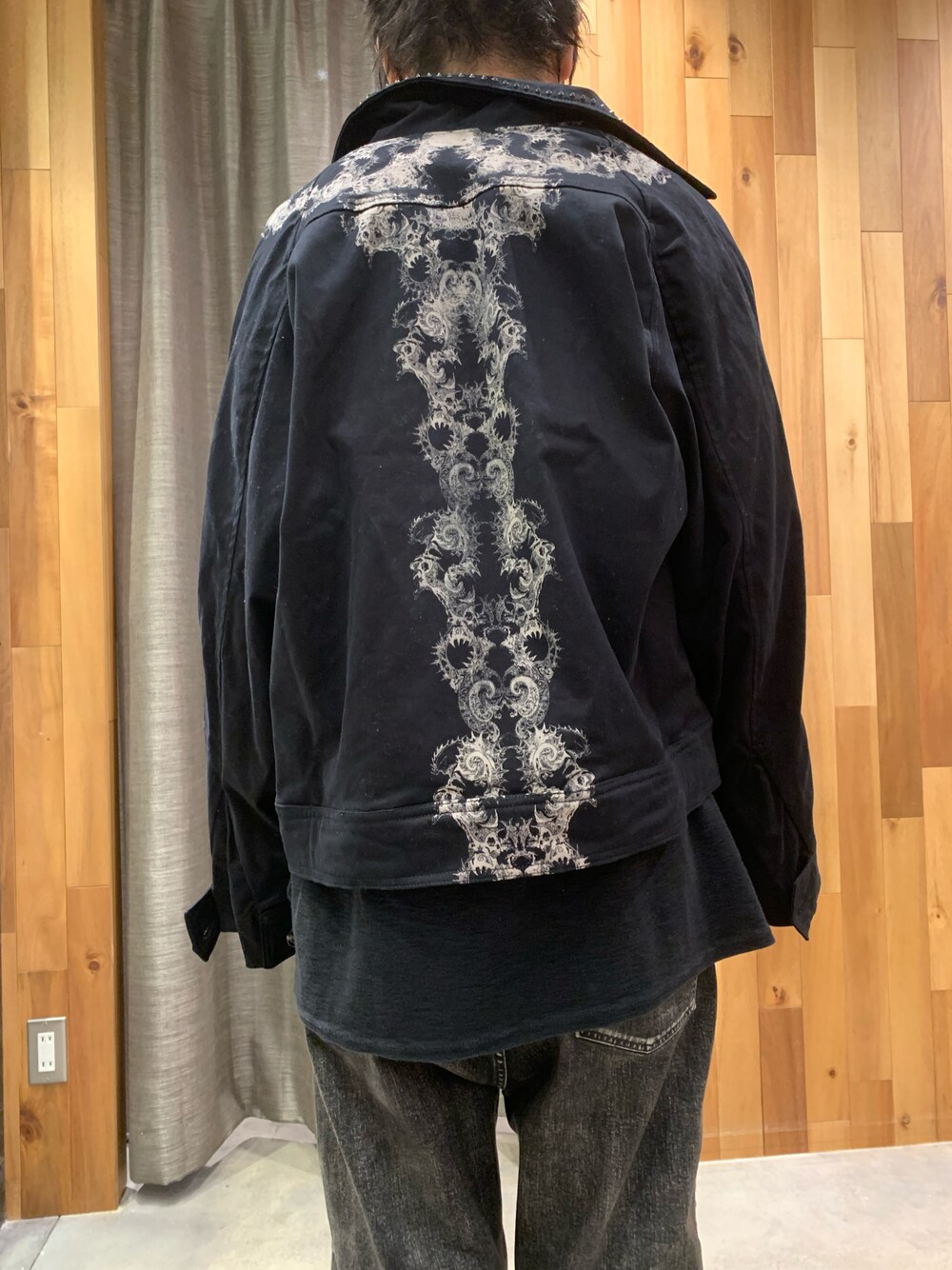「KMRiiのKMRii/ケムリ/MAGNOLIA TWILL JKT（ブルゾン、ブラック系）」を使った、shinozaki daigaさん（メンズ・178cm）の秋コーディネートの1枚目の写真