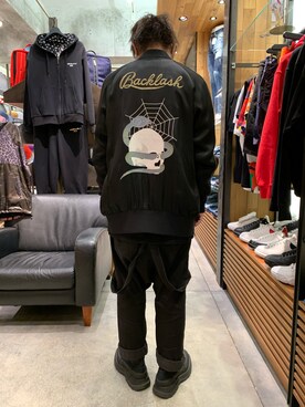 「ISAMU KATAYAMA BACKLASH（イサムカタヤマバックラッシュ）のアイテム（スカジャン）」を使った、shinozaki daigaさん（メンズ・178cm）の冬コーディネート