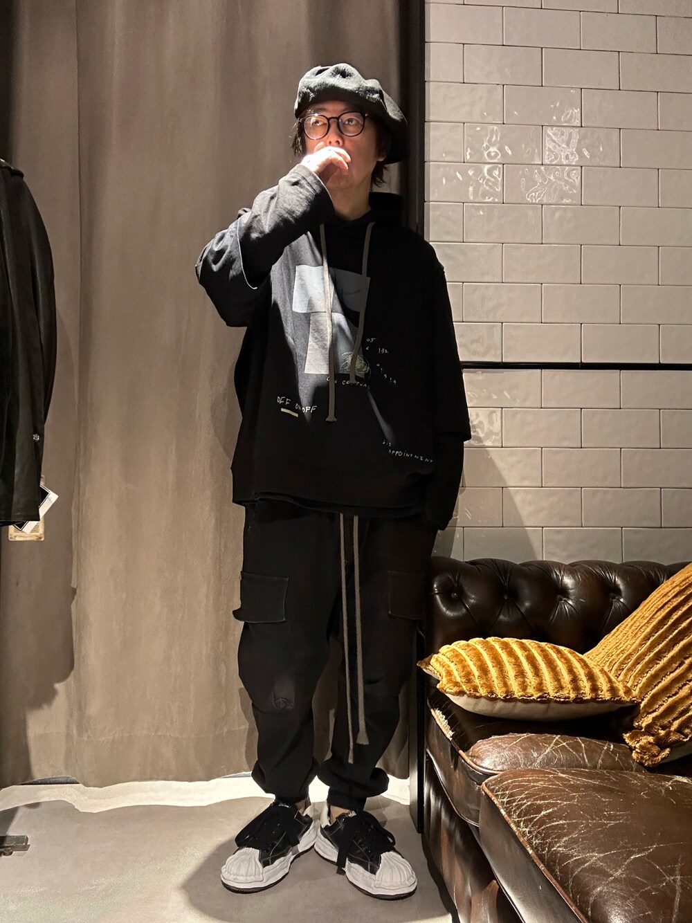 「ROYAL FLASHのA.F ARTEFACT/エーエフ・アーティファクト/Type B Layered Sweat Hoodie/ag-7020（パーカー、ブラック系）」を使った、shinozaki daigaさん（メンズ・178cm）の夏コーディネートの1枚目の写真