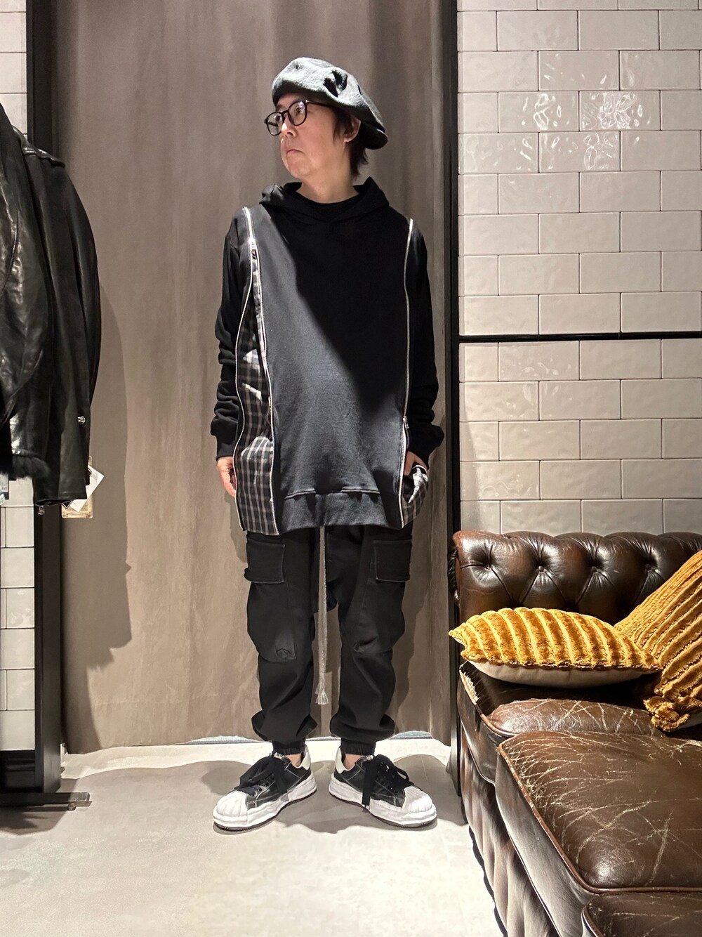 「ROYAL FLASHのA.F ARTEFACT/エーエフ・アーティファクト/Combi Sweat Zip Pullover/ag-7053（パーカー、ブラック系）」を使った、shinozaki daigaさん（メンズ・178cm）の夏コーディネートの1枚目の写真