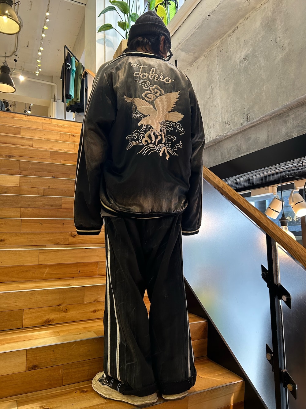Maison MIHARA YASUHIROのスカジャンを使った人気ファッション