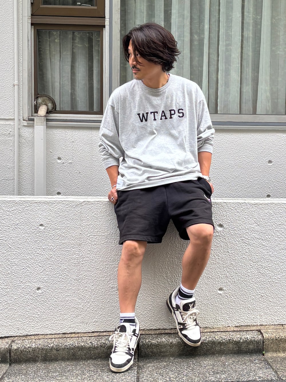 LOUIS VUITTONのスニーカーを使った人気ファッション