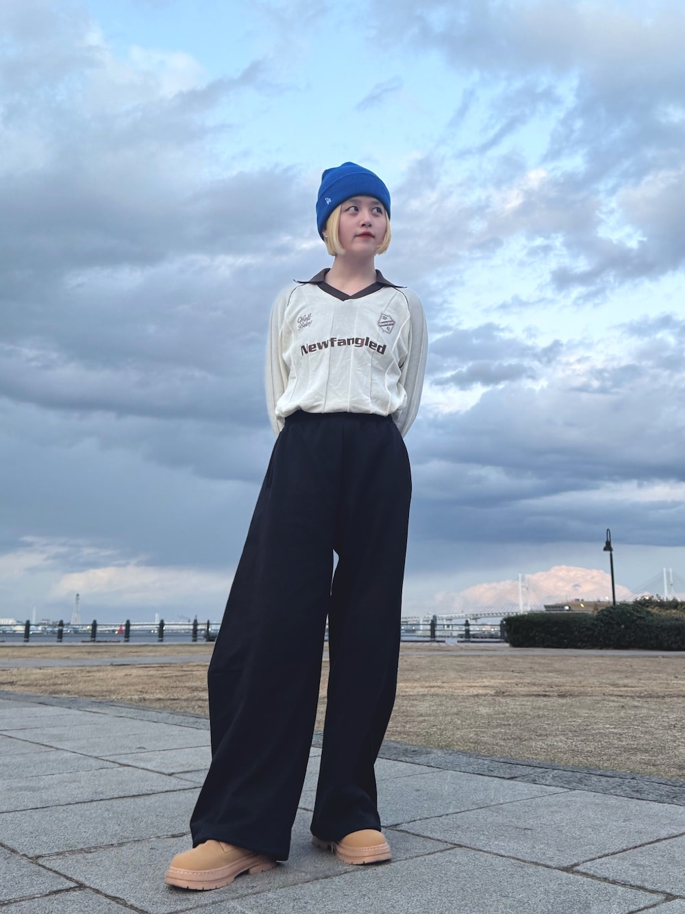 「春夏コーデ、ゆるコーデ、override、NEW ERA、ストリートコーデ、メンズライク、moussy、帽子、ビーニー」｜「NEW ERAのニューエラ ニット帽 MLB ONSPOTZ別注（ニットキャップ/ビーニー、ブルー系）」を使った、zabethさん（レディース・160cm）の春コーディネートの1枚目の写真