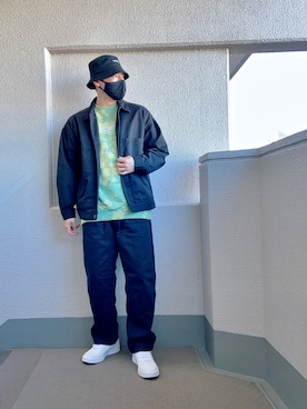 「バンドT」｜「アイテム（デニムジャケット）」を使った、御北トモヤさん（メンズ・176cm）の冬コーディネート