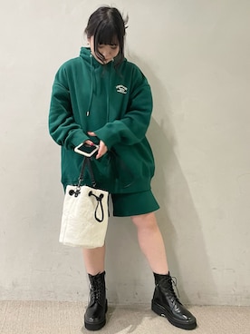 「PBLIM（ページボーイリム）のアイテム（パーカー）」を使った、chiakiさん（レディース・155cm）の秋コーディネート