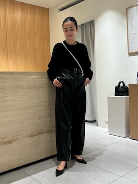 「YAHKI（ヤーキ）のアイテム（ショルダーバッグ）」を使った、吉田　オデット エ オディール スタッフさん（レディース・156cm）の冬コーディネート