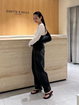 「ODETTE E ODILE（オデットエオディール）のパフヒールトング サンダル45↑（サンダル、ブラウン系）」を使った、吉田　オデット エ オディール スタッフさん（レディース・156cm）の夏コーディネート