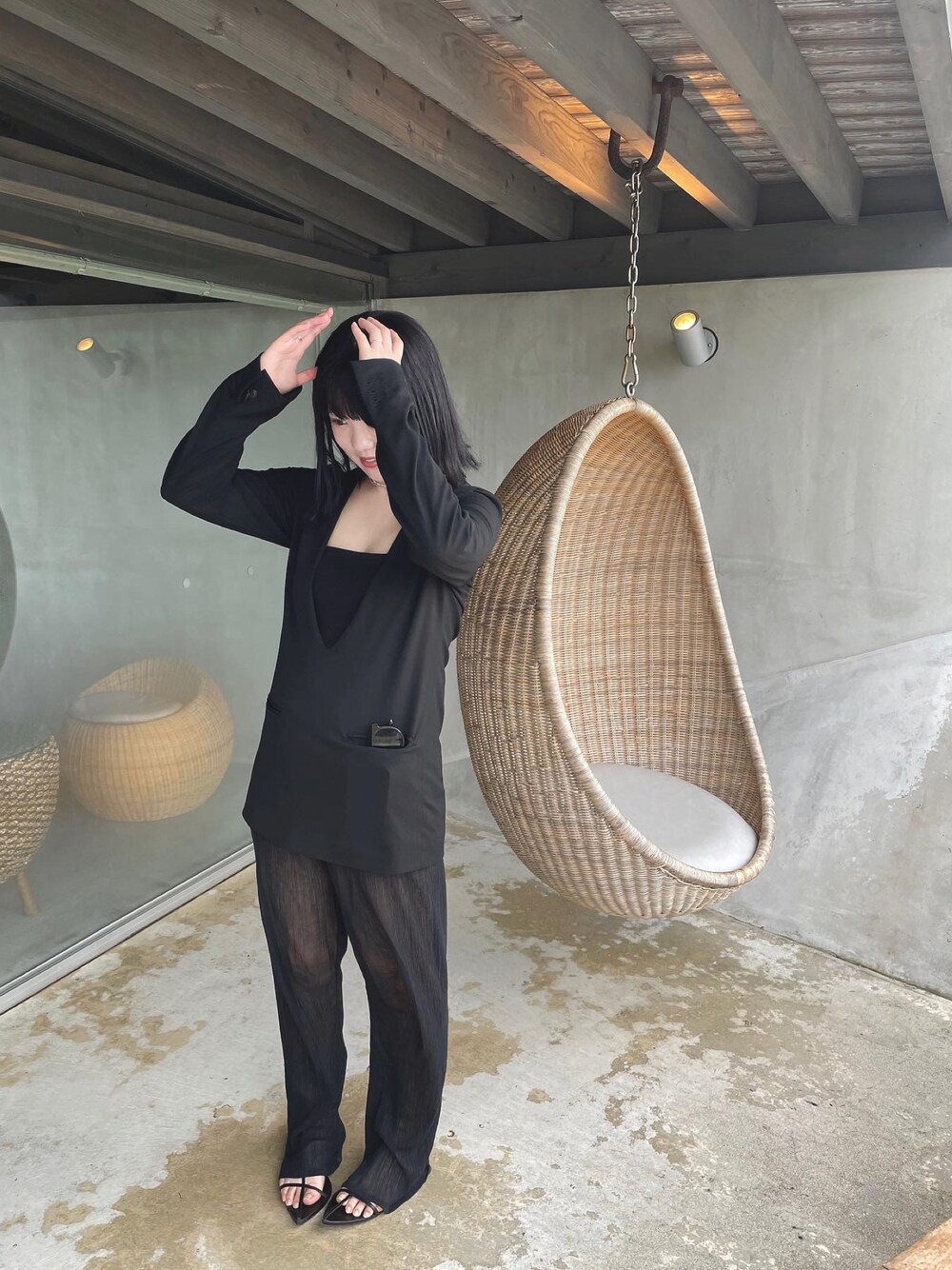 「休日コーデ、シンプルコーデ、お洒落さんとつながりたい、休日スタイル、オトナカワイイ、ブラックコーデ」｜「Maison Margielaのアイテム（デニムパンツ、ブルー系）」を使った、pさん（レディース・160cm）の秋コーディネートの1枚目の写真