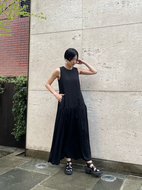 アンイーヴンネスギャザーワンピースを使った人気ファッション