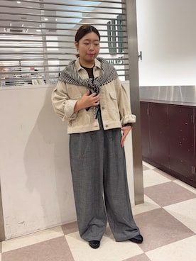 「ITEMS URBANRESEARCH（アイテムズ アーバンリサーチ）のコーデュロイジャケット（カバーオール、ホワイト系）」を使った、カワバタアイカさん（レディース・156cm）の秋コーディネート