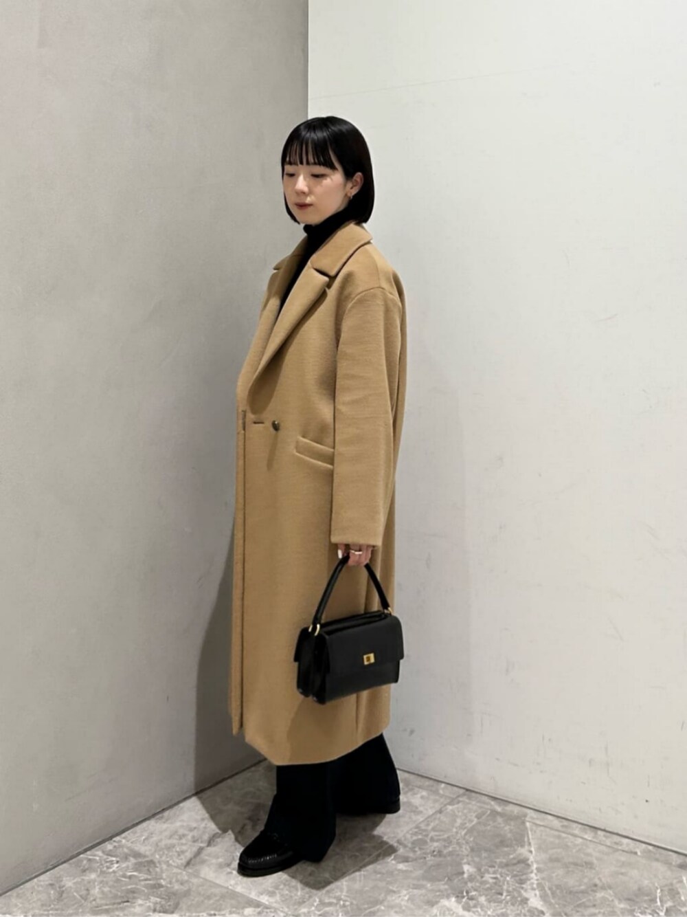 「ベーシック/トラッド、モード、トレンド、リラックス、フェミニン、骨格ウェーブ、コート、秋服、秋コーデ、冬服、冬コーデ、UNITED ARROWS」｜「UNITED ARROWSのビッグテーラード コート（チェスターコート、ベージュ系）」を使った、中村（nakamura）さん（レディース・153cm）の冬コーディネートの1枚目の写真