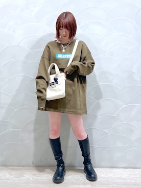 「オリーブ」｜「アイテム（スウェット）」を使った、富田 珠寿さん（レディース・152cm）の冬コーディネート