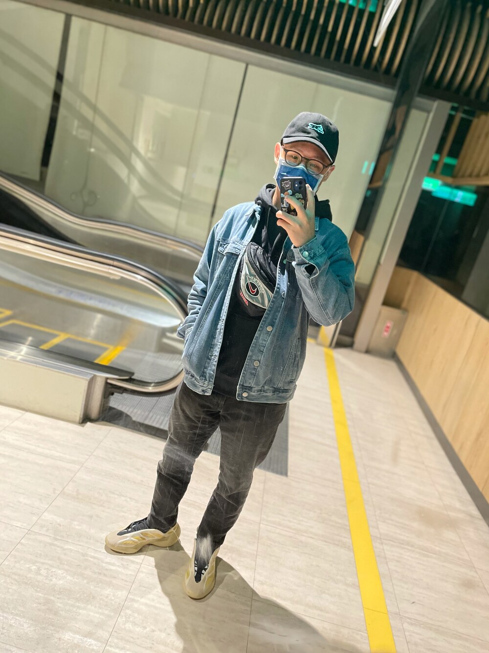 「街頭穿搭、球鞋、休閒、ootd」｜「BBCのアイテム（キャップ、ブラック系）」を使った、Yu-Chen Tsai🇹🇼さん（メンズ・170cm）の秋コーディネートの1枚目の写真