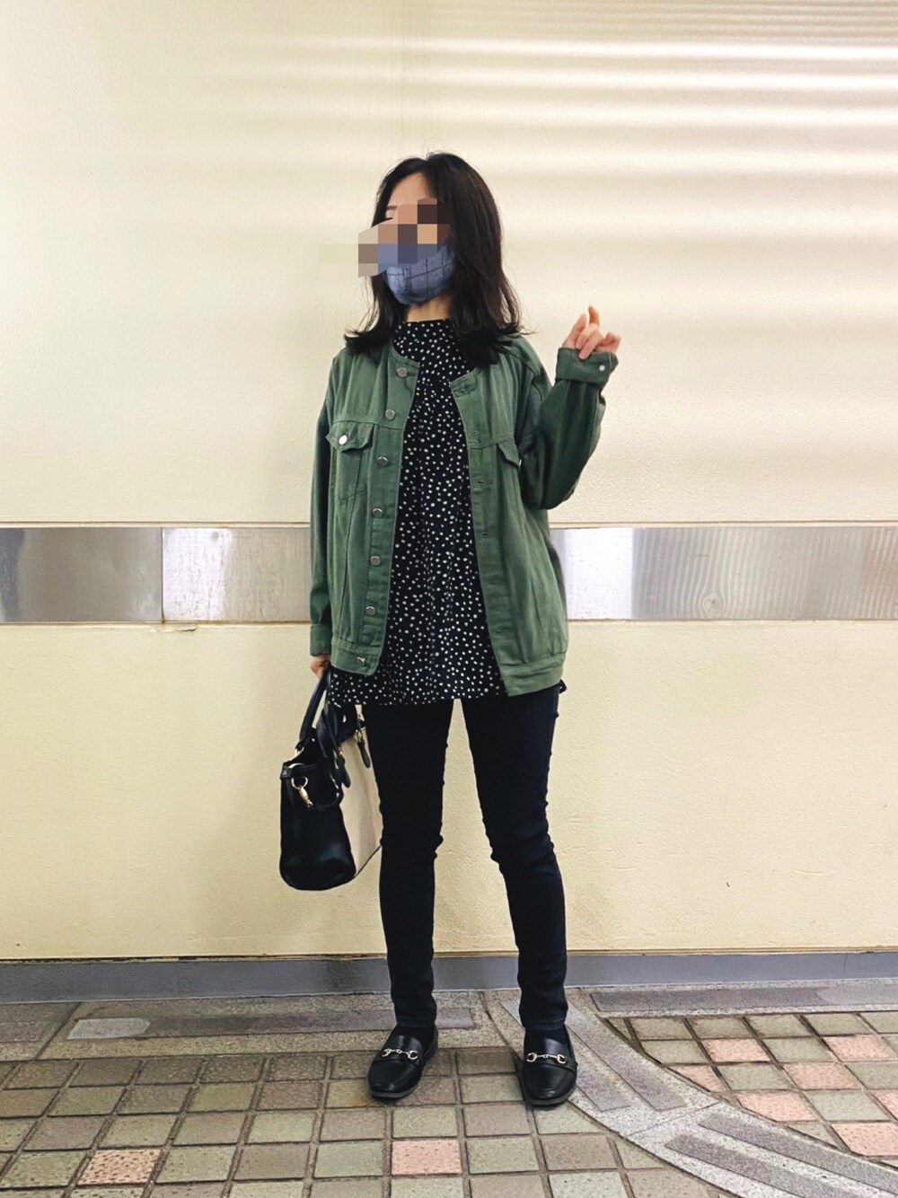 「coca、cocaコーデ、coca(coca)、コカ(coca)、カーキ、低身長、ドット柄、休日スタイル、スキニーパンツ、プチプラ、全身coca」｜「GUのアイテム（ローファー、ブラック系）」を使った、meowmiさん（レディース・155cm）の秋コーディネートの1枚目の写真