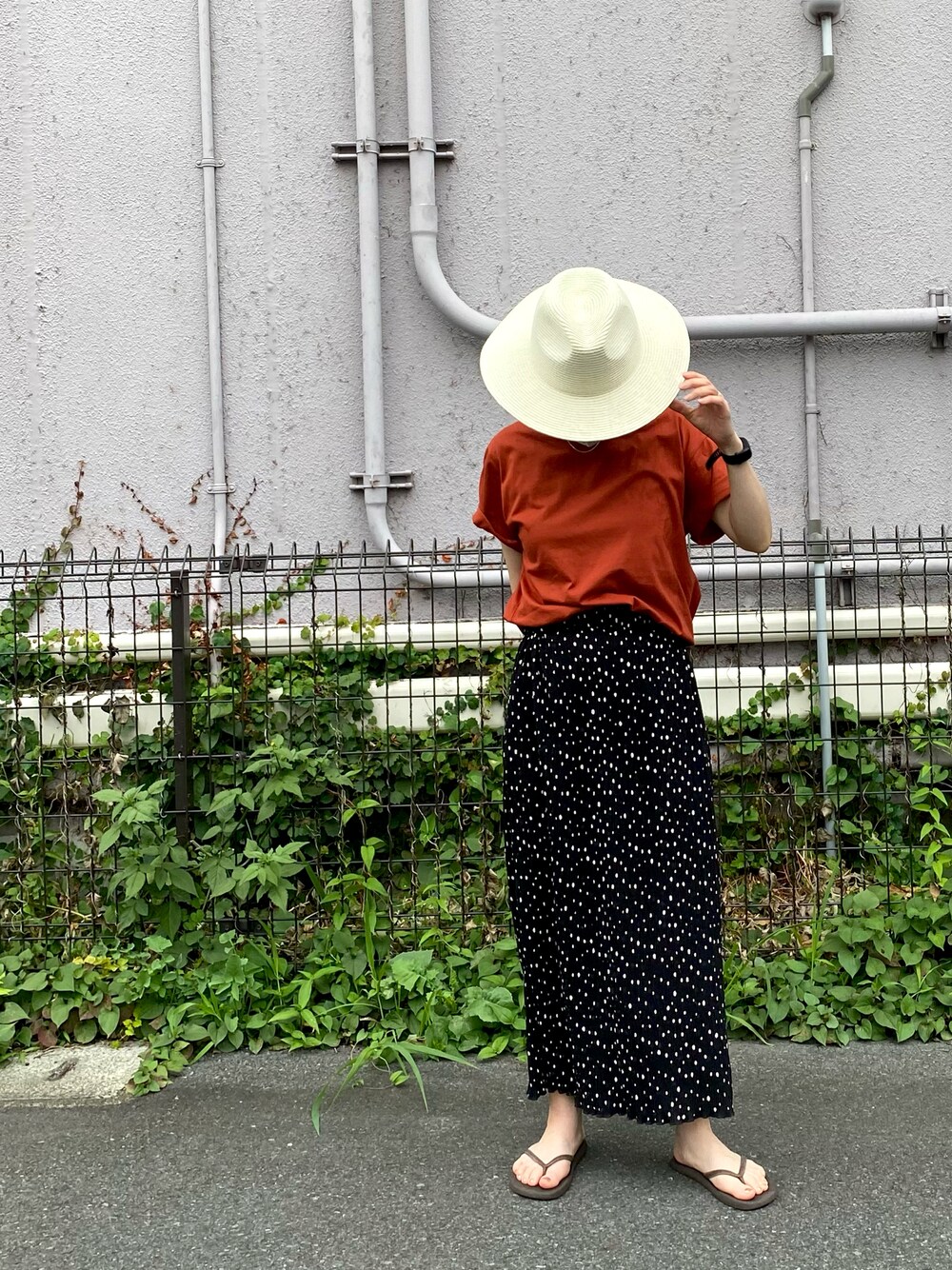 「summer、cocaコーデ、coca(coca)、全身coca、こか、シルキータッチ、ドットスカート、ドット柄、ブラウン」｜「coca（coca）のハンサムペーパーハット（ハット、ホワイト系）」を使った、meowmiさん（レディース・155cm）の夏コーディネートの1枚目の写真