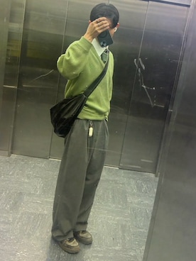 「lynxのアイテム（ニット/セーター、グリーン系）」を使った、匿名君さん（メンズ・179cm）の春コーディネート