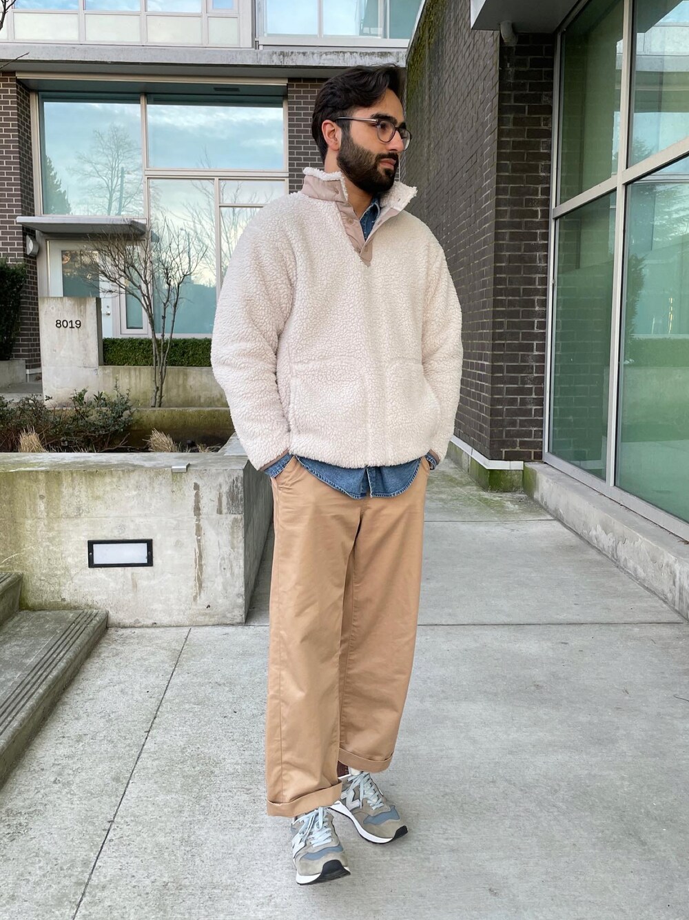 「summer、spring、fall、winter、boy、NEWBALANCE、BEAMS」｜「WHITE MOUNTAINEERINGのアイテム（その他アウター、ベージュ系）」を使った、アルンさん（メンズ・170cm）の冬コーディネートの1枚目の写真