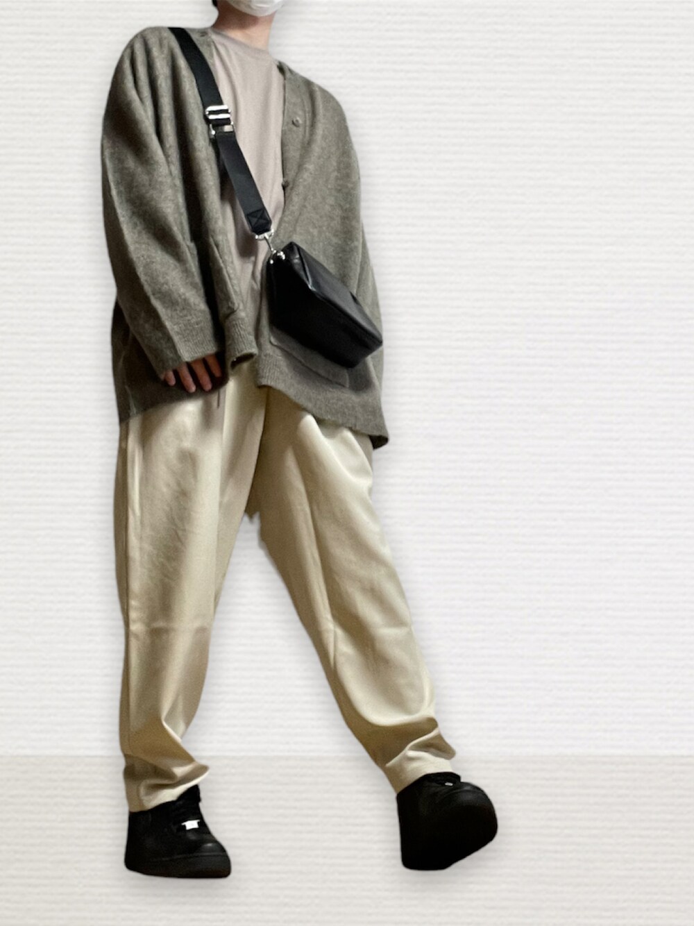 「シンプルコーデ、カーディガン、ロンT、バルーンパンツ、スニーカー、remer、CLEL、GU、NIKE」｜「remerのloose basic mohair cardigan / ルーズベーシックモヘア混カーディガン（カーディガン/ボレロ、グレー系）」を使った、htkさん（メンズ・169cm）の春コーディネートの1枚目の写真