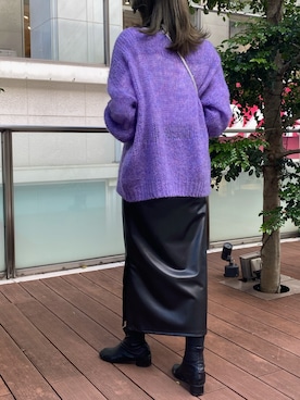 「パープル×黒」｜「アイテム（ニット/セーター）」を使った、DouDou  阪急三番街店さん（レディース・169cm）の秋コーディネート