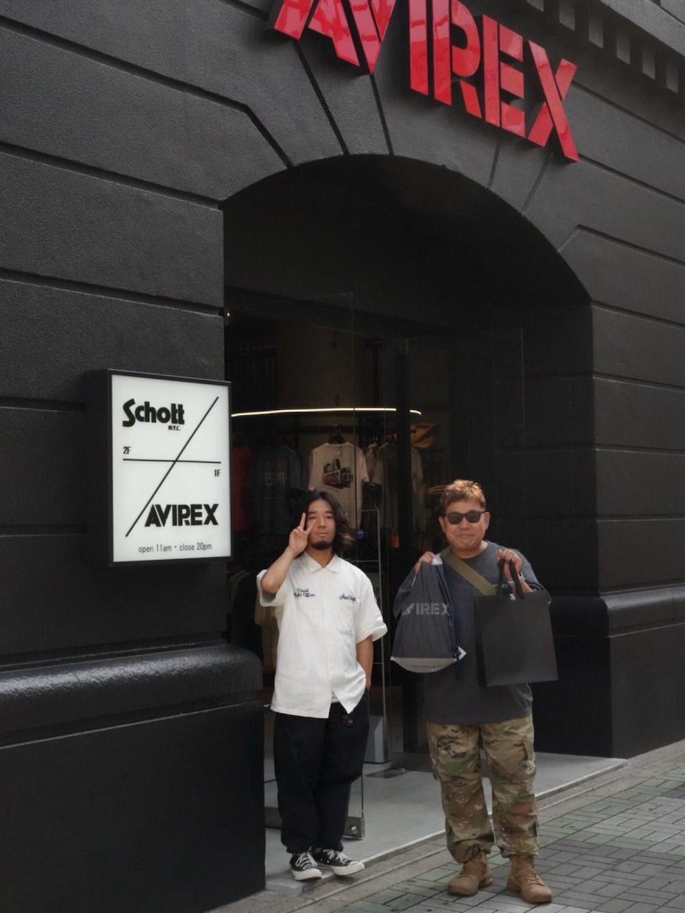 「迷彩コーデ」｜「AVIREXのアイテム（Tシャツ/カットソー、グレー系）」を使った、sasan723さん（メンズ・162cm）の夏コーディネートの1枚目の写真