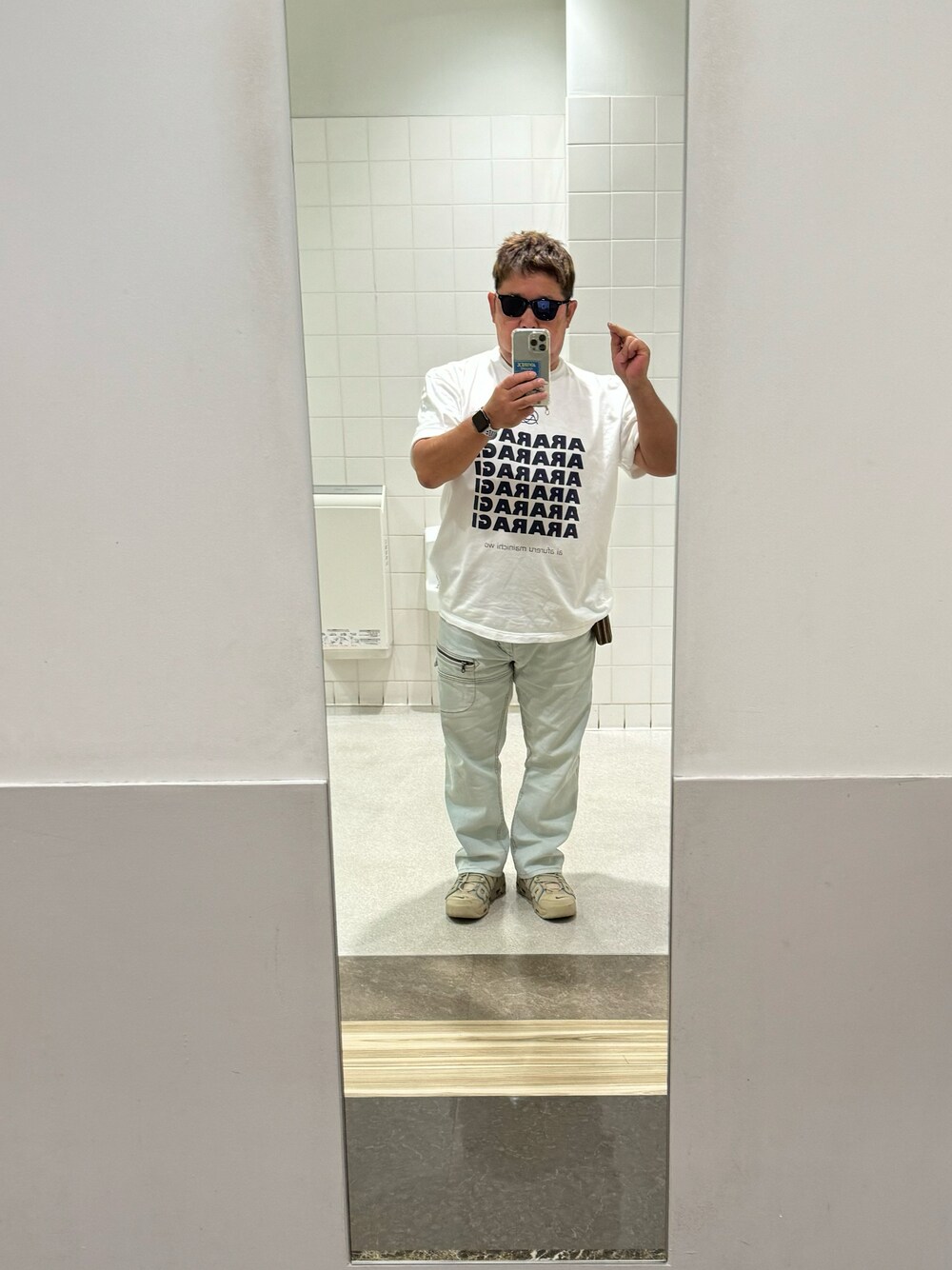 「AVIREXの《直営店限定》STRETCH DENIM POCKET PANTS / ストレッチ デニム ポケット パンツ / AVIREX / アヴィレックス（デニムパンツ、ブルー系）」を使った、sasan723さん（メンズ・162cm）の夏コーディネートの1枚目の写真