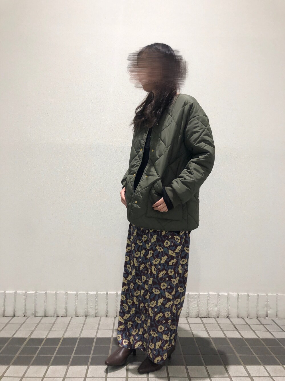 「大人カジュアル、休日コーデ、冬コーデ、テチチ(Te chichi)、ルノンキュール」｜「Lugnoncureのキルティングコート（ノーカラーコート、グリーン系）」を使った、SM2 olohuone札幌パセオ店さん（レディース・160cm）の秋コーディネートの1枚目の写真