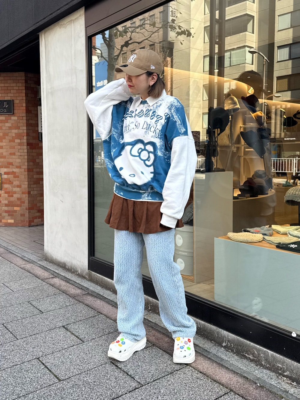 「override、override 、帽子、帽子コーデ、キャップ、キャップ女子、キャップコーデ、NEW ERA、NEWERA、y2k、20、20代、20代コーデ、キティちゃんコーデ、キティ」｜「NEW ERAの【NEW ERA】9TWENTY MLB BASEBALL CAP /【ニューエラ】920 ナイントゥエンティ メジャーリーグ ベースボール キャップ（キャップ、ベージュ系）」を使った、ｺﾏさん（レディース・167cm）の冬コーディネートの1枚目の写真