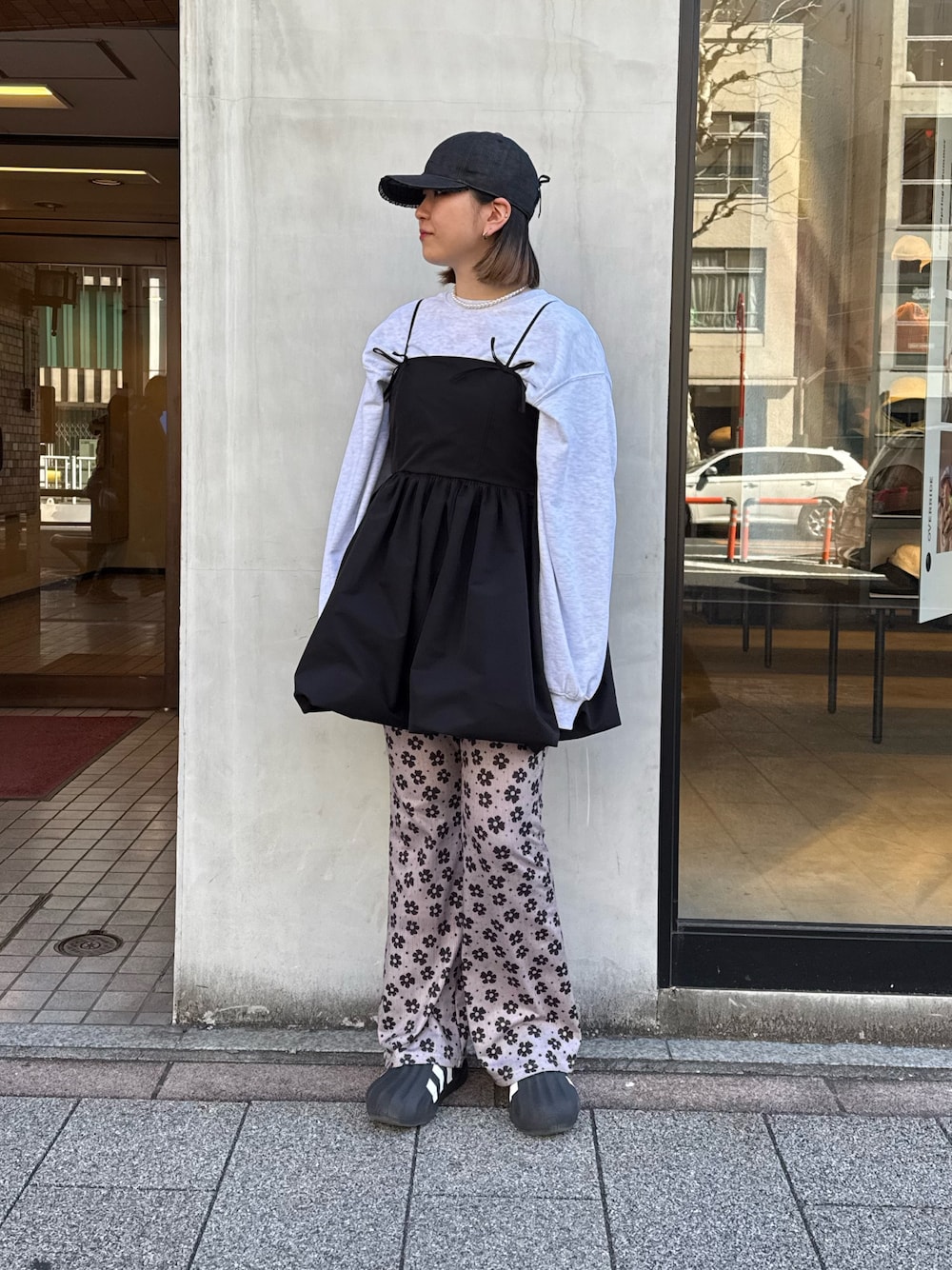 「override、override 、OVERRIDE、キャップ、キャップ女子、キャップコーデ、キャップスタイル、レース、リボン、黒、20代、20代コーデ、20代女子、Kaorinomori」｜「kaorinomoriのkaorinomori マヴィキャップ / カオリノモリ（キャップ、ブラック系）」を使った、ｺﾏさん（レディース・167cm）の冬コーディネートの1枚目の写真