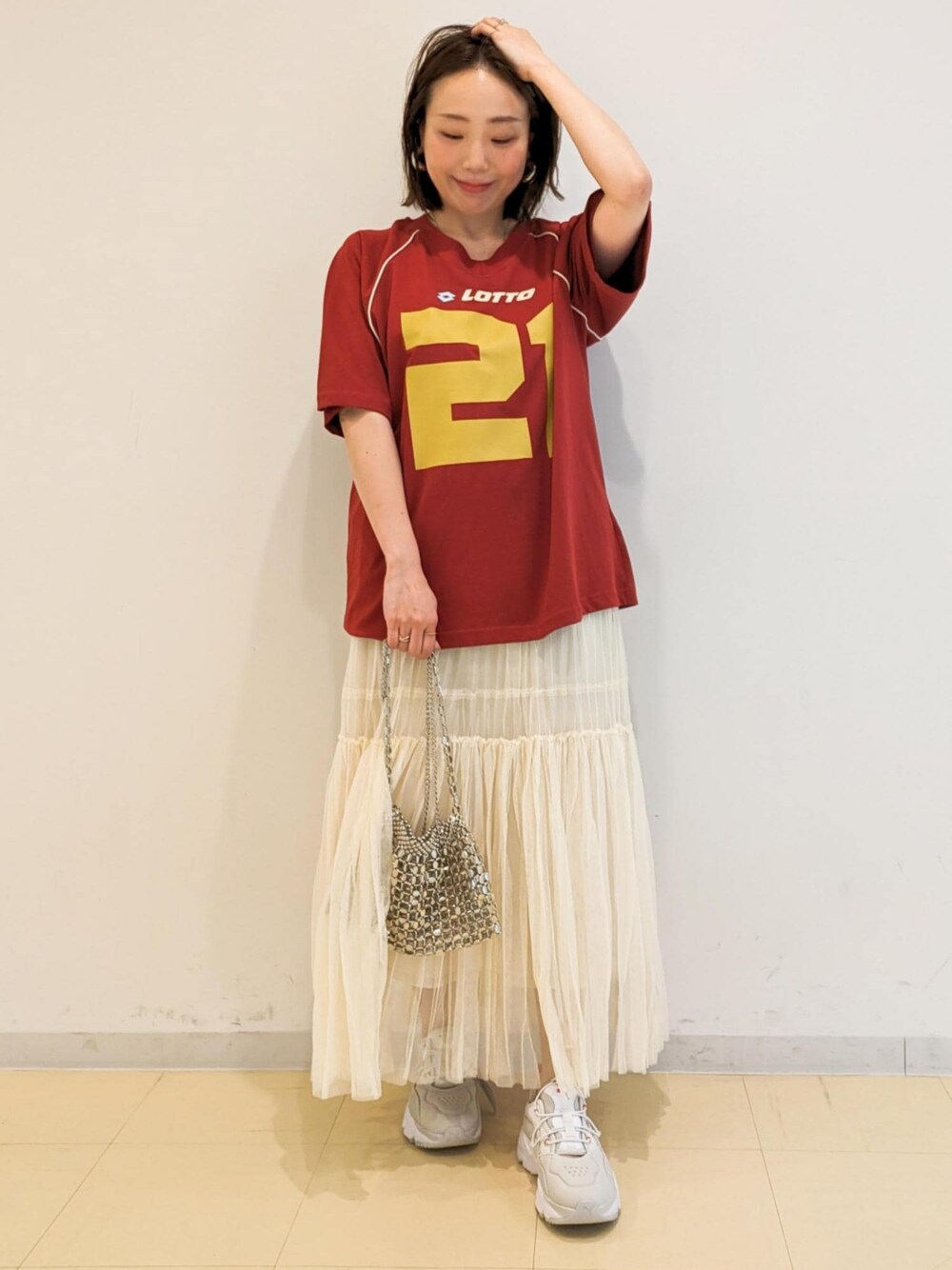 「160cm、24SS夏の新作、Lotto、ロット、コラボ、スカート、ゲームT、Tシャツ、シアー、プリーツ、ロング、PUMA、プーマ、オーキッドサンダル、メタリック」｜「VISの【2WAY】ビーズショルダーバッグ（ショルダーバッグ、シルバー系）」を使った、𝙈𝙖さん（レディース・160cm）の夏コーディネートの1枚目の写真