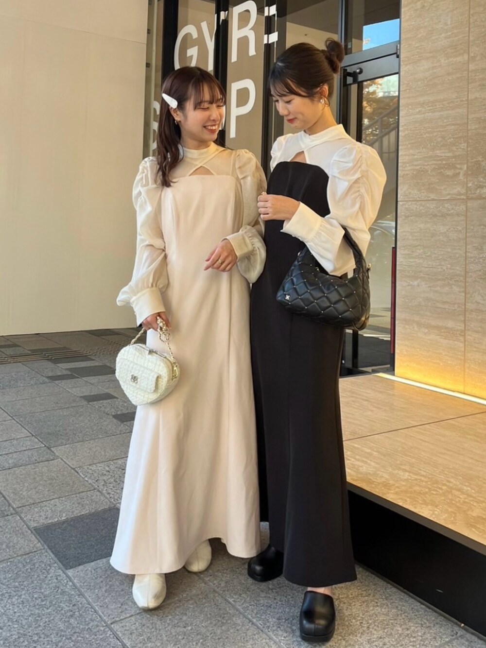 「オケージョン、ロングワンピース、お呼ばれスタイル、キレイめ、低身長、低身長コーデ、骨格ストレート、お揃いコーデ、ナイスクラップ、nice claup、one after another NICE CLAUP」｜「one after another NICE CLAUPの【推され恋ワンピース】胸あき袖コンシャスワンピース（ドレス、ベージュ系）」を使った、e r iさん（レディース・151cm）の冬コーディネートの1枚目の写真