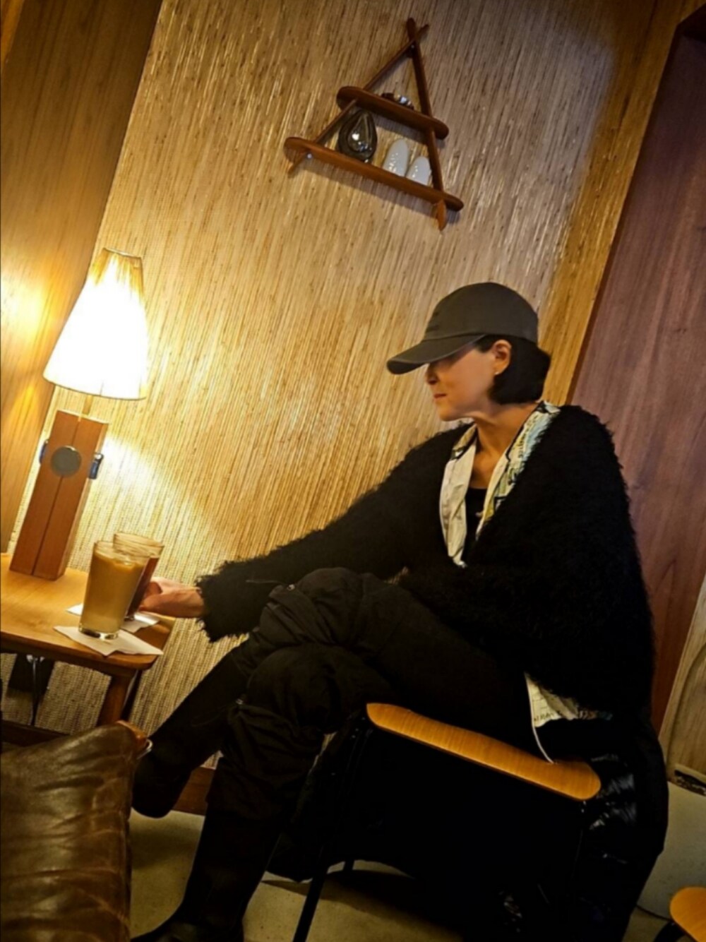 「真冬のあったかスタイル、大人コーデ、お洒落さんとつながりたい、きれいめカジュアル、韓国ブランド、韓国ファッション、韓国コーデ、韓国系」｜「XIyoballのアイテム（キャップ、グレー系）」を使った、MYMさん（レディース・164cm）の冬コーディネートの1枚目の写真