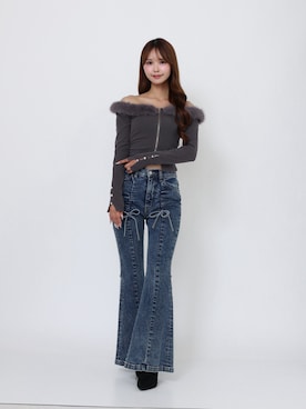 「EATME（イートミー）のドロストリボンデニムパンツ（デニムパンツ、ブラック系）」を使った、奈緒さん（レディース・162cm）の秋コーディネート