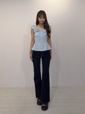 「EATME（イートミー）のレースアップフレアデニムパンツ（デニムパンツ、ブルー系）」を使った、奈緒さん（レディース・162cm）の夏コーディネート