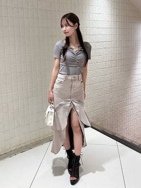 「アイテム（デニムスカート）」を使った、奈緒さん（レディース・162cm）の秋コーディネート