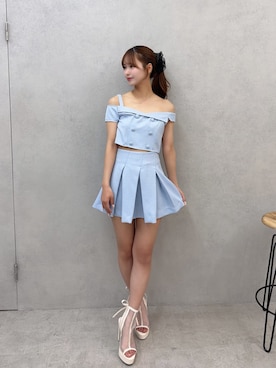 「EATME（イートミー）のBOXタックミニスカート（スカート、ブルー系）」を使った、奈緒さん（レディース・162cm）の春コーディネート