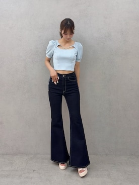 「EATME（イートミー）のレースアップフレアデニムパンツ（デニムパンツ、ブルー系）」を使った、奈緒さん（レディース・162cm）の夏コーディネート