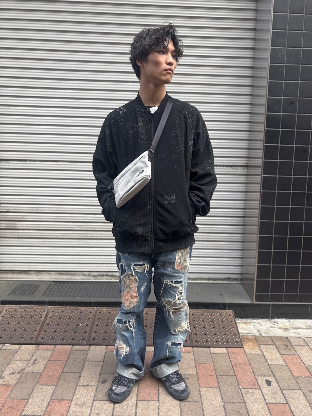 「スポーツミックス、メンズコーデ、春服コーデ、シンプルスタイル、今日のコーデ、おでかけコーデ、シンプル、ジャケットスタイル、はるコーデ、ストリートMIX」｜「THE NORTH FACEのTHE NORTH FACE /ザ・ノース・フェイス   Pyrenees Shoulder S ピレネーショルダーS NM82509（ショルダーバッグ、グレー系）」を使った、スバルさん（メンズ・165cm）の春コーディネートの1枚目の写真