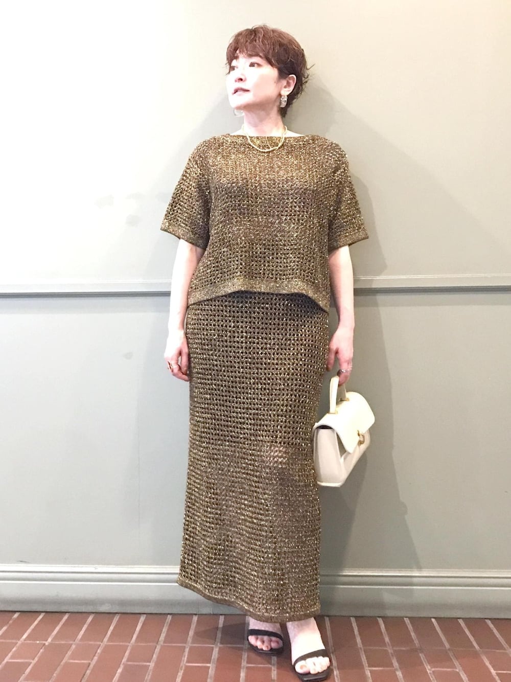 春夏秋用　ニット　ゴールド ニット⁄セーター（ゴールド系）を使った人気ファッション