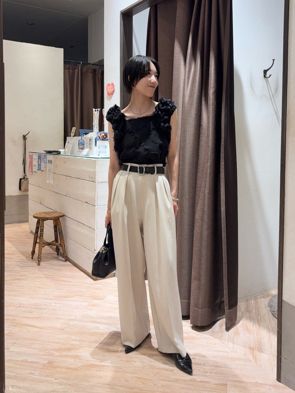 ジャガードパフショルダートップスを使った人気ファッション