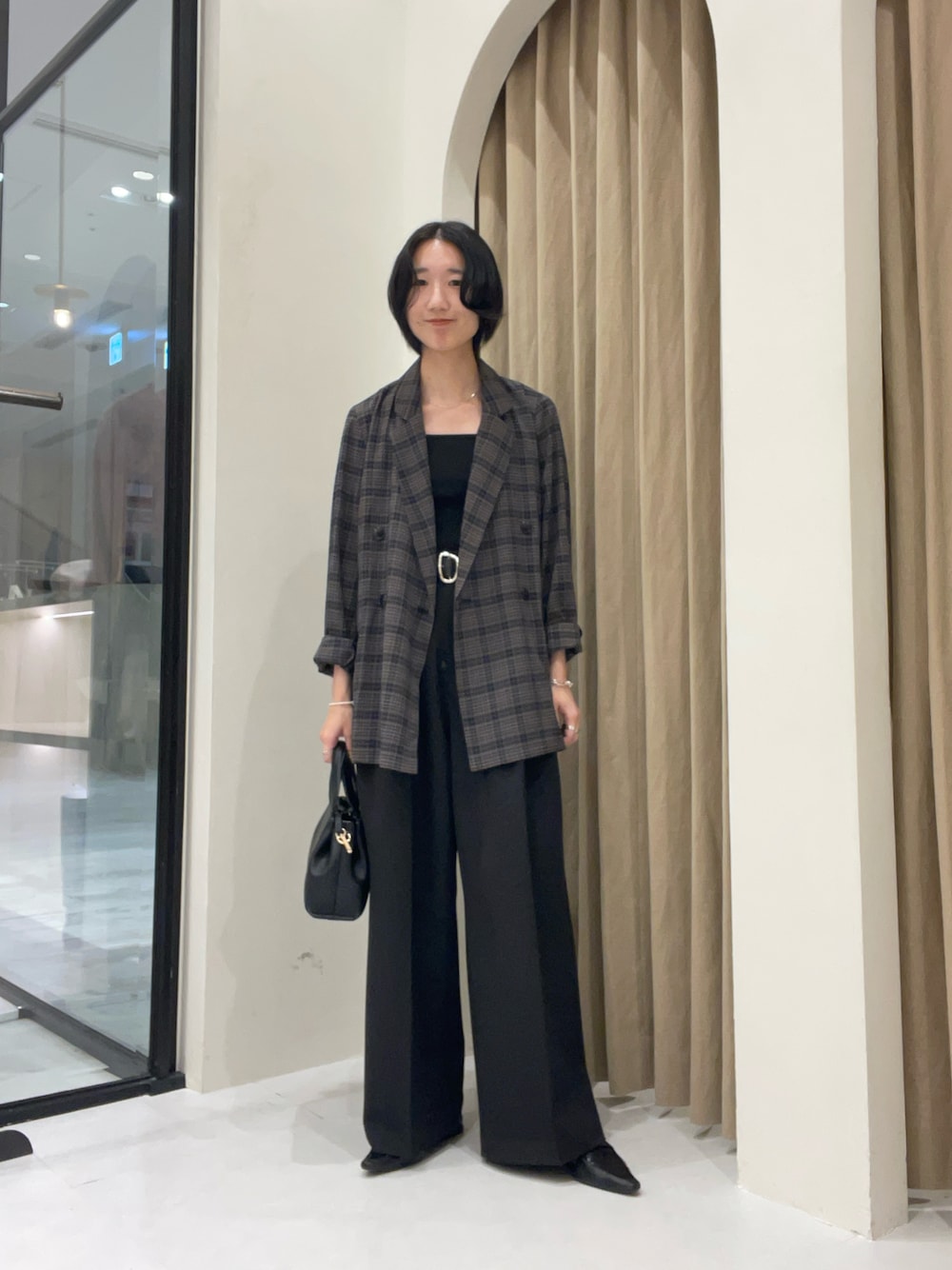 「オトナ女子、パンツコーデ、キレイめ、チェック、チェックジャケット、シアージャケット、春コーデ、ワイドパンツ」｜「CAPRICIEUX LE'MAGEのアイテム（ジャケット/アウター、ブラウン系）」を使った、tasaka yunaさん（レディース・161cm）の冬コーディネートの1枚目の写真