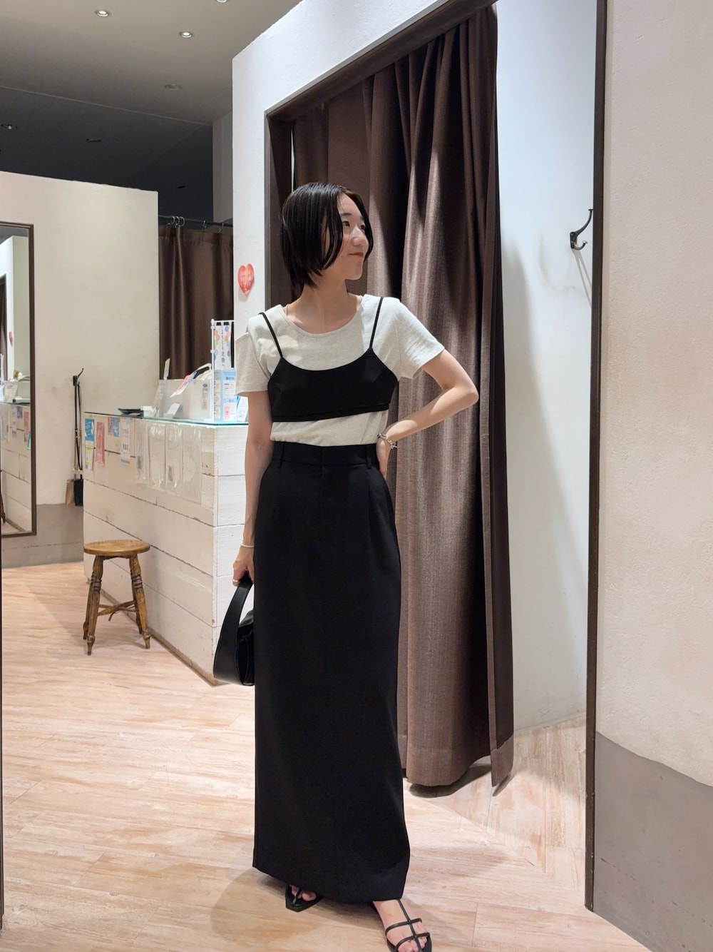 「モノトーン、サンダル、夏ファッション、大人可愛い、レイヤードコーデ、春夏コーデ、タイトスカート、マキシスカート、ビスチェ、グレーTシャツ、きれいめカジュアル、夏コーデ、Tシャツ、Tシャツコーデ」｜「CAPRICIEUX LE'MAGEの【HAPPY BAG対象アイテム】ビスチェSETアシメTシャツ（Tシャツ/カットソー、シルバー系）」を使った、tasaka yunaさん（レディース・161cm）の春コーディネートの1枚目の写真